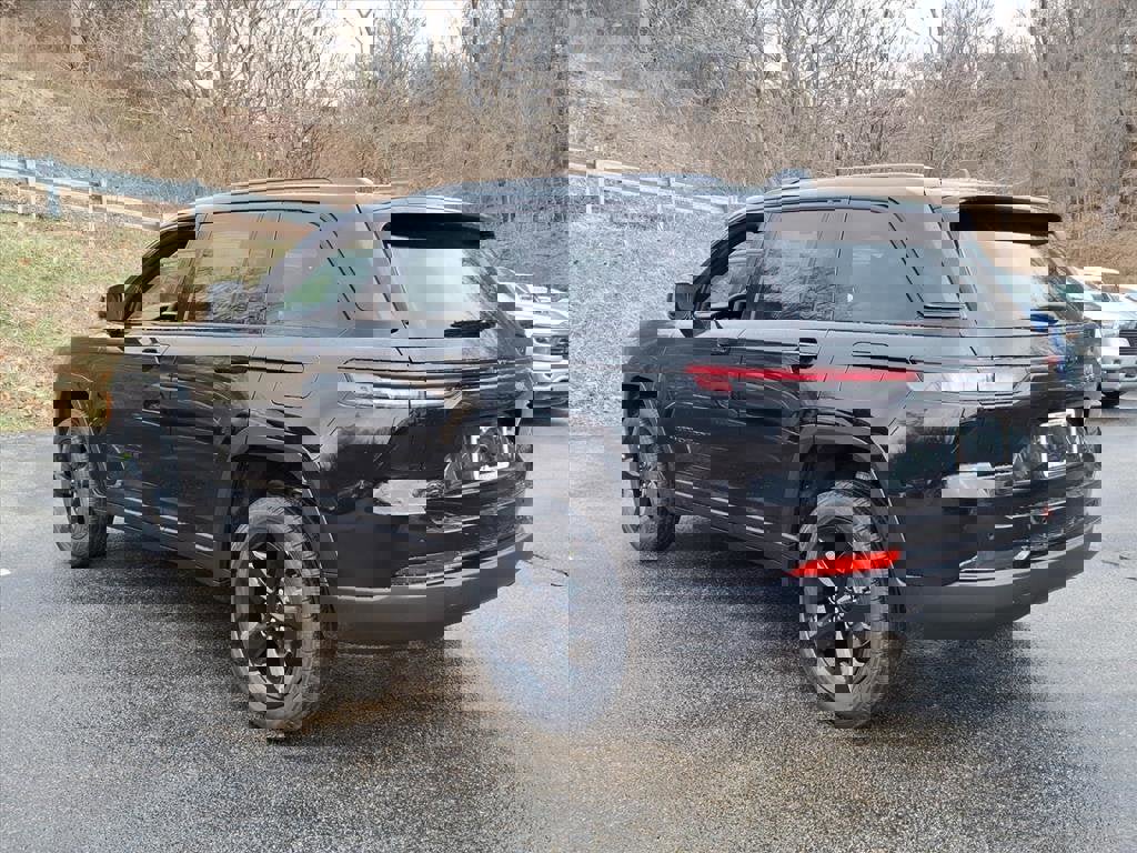 New 2025 Jeep Grand Cherokee Limited image 3