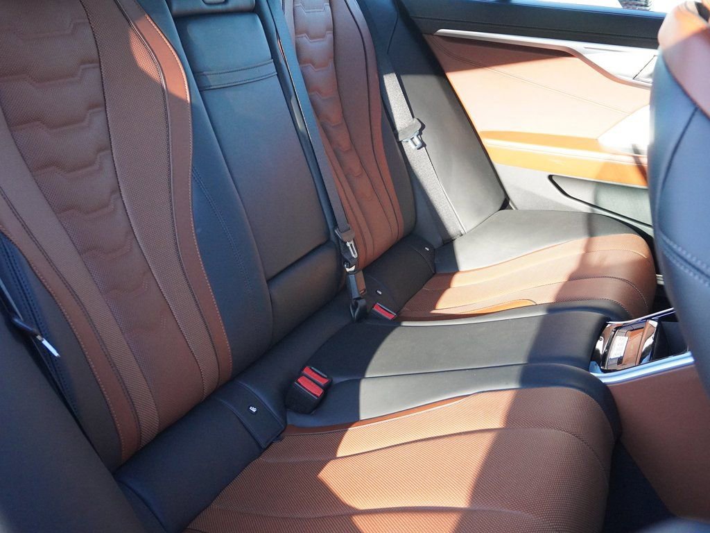 Used 2025 BMW M850i xDrive image 33