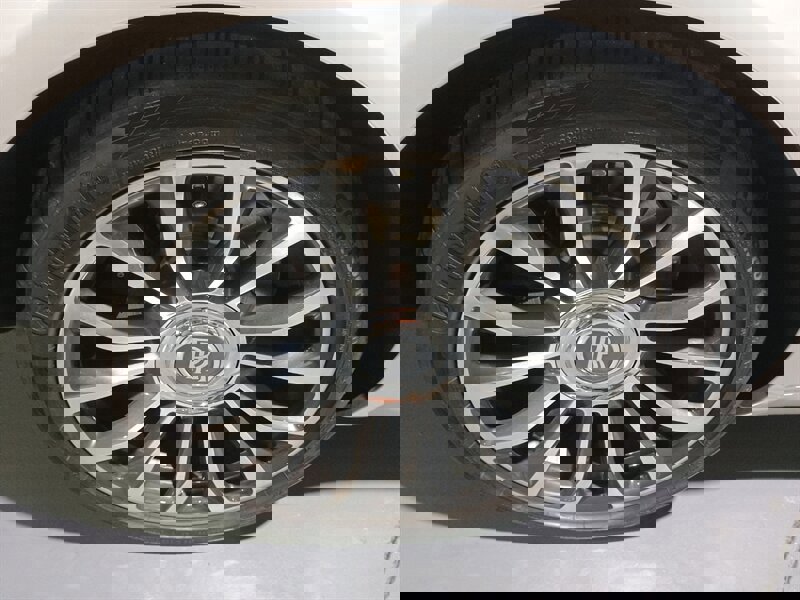 Used 2018 Rolls-Royce Dawn image 38