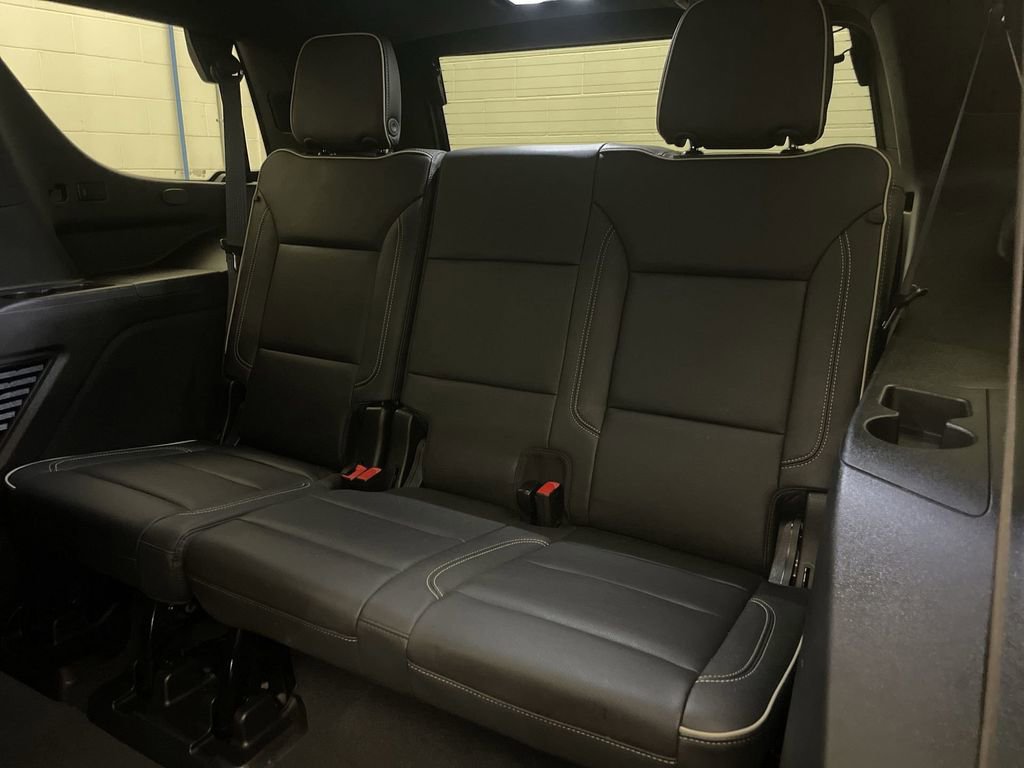 Used 2024 GMC Yukon SLT w/ SLT Luxury Package AWD/4WD image 31