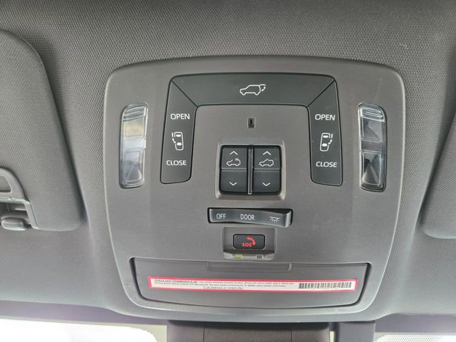 Used 2023 Toyota Sienna Platinum FWD image 25