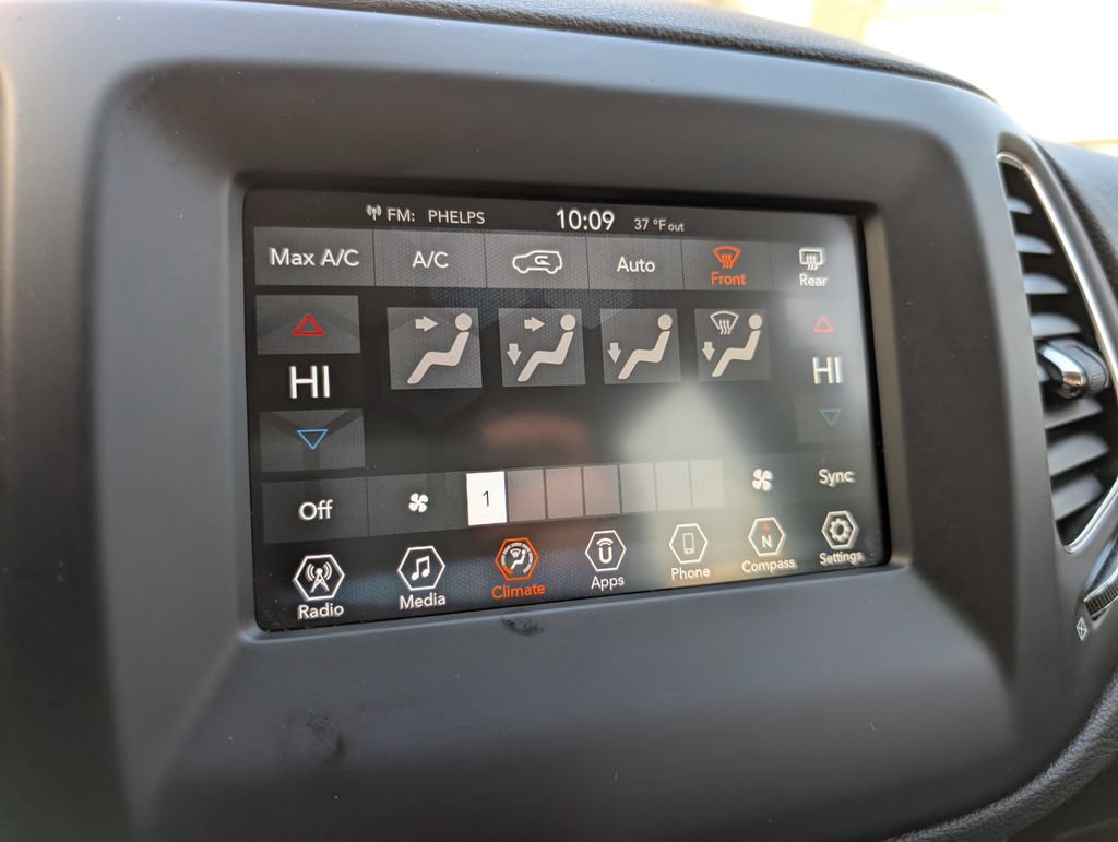 Used 2019 Jeep Compass Latitude AWD/4WD image 26