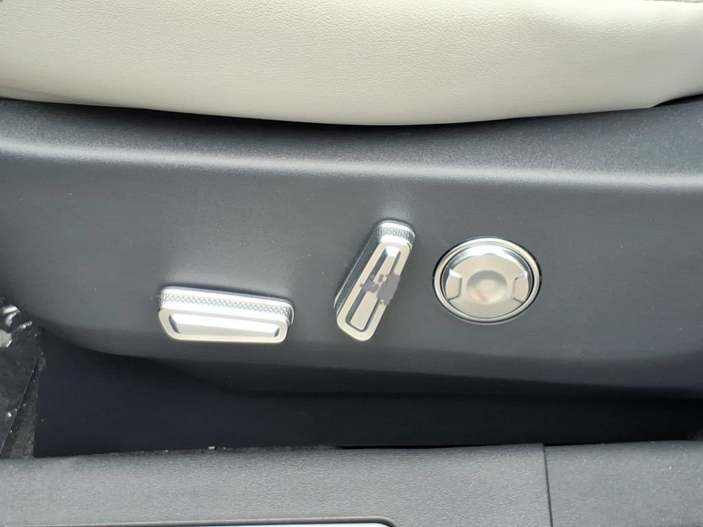 New 2026 Lincoln Nautilus Premier AWD/4WD image 18