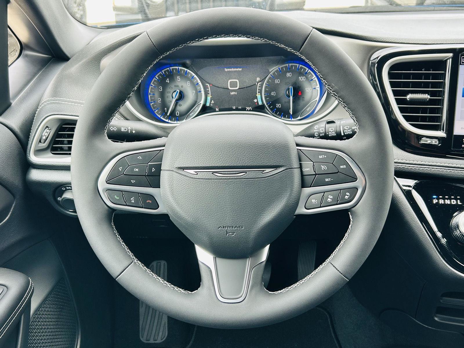 New 2027 Chrysler Pacifica Select FWD image 16