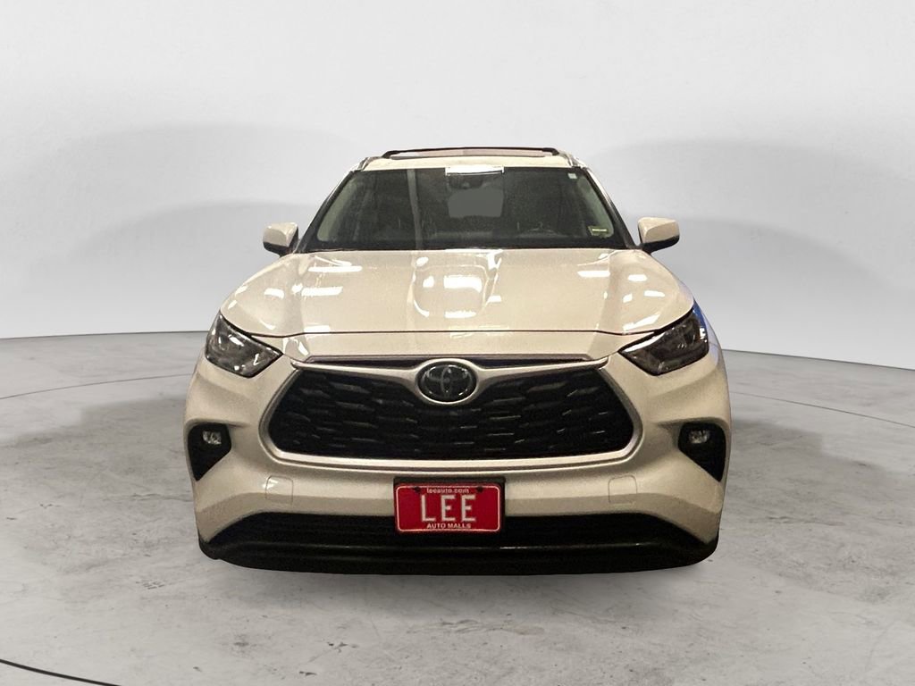 Used 2020 Toyota Highlander XLE AWD/4WD image 8