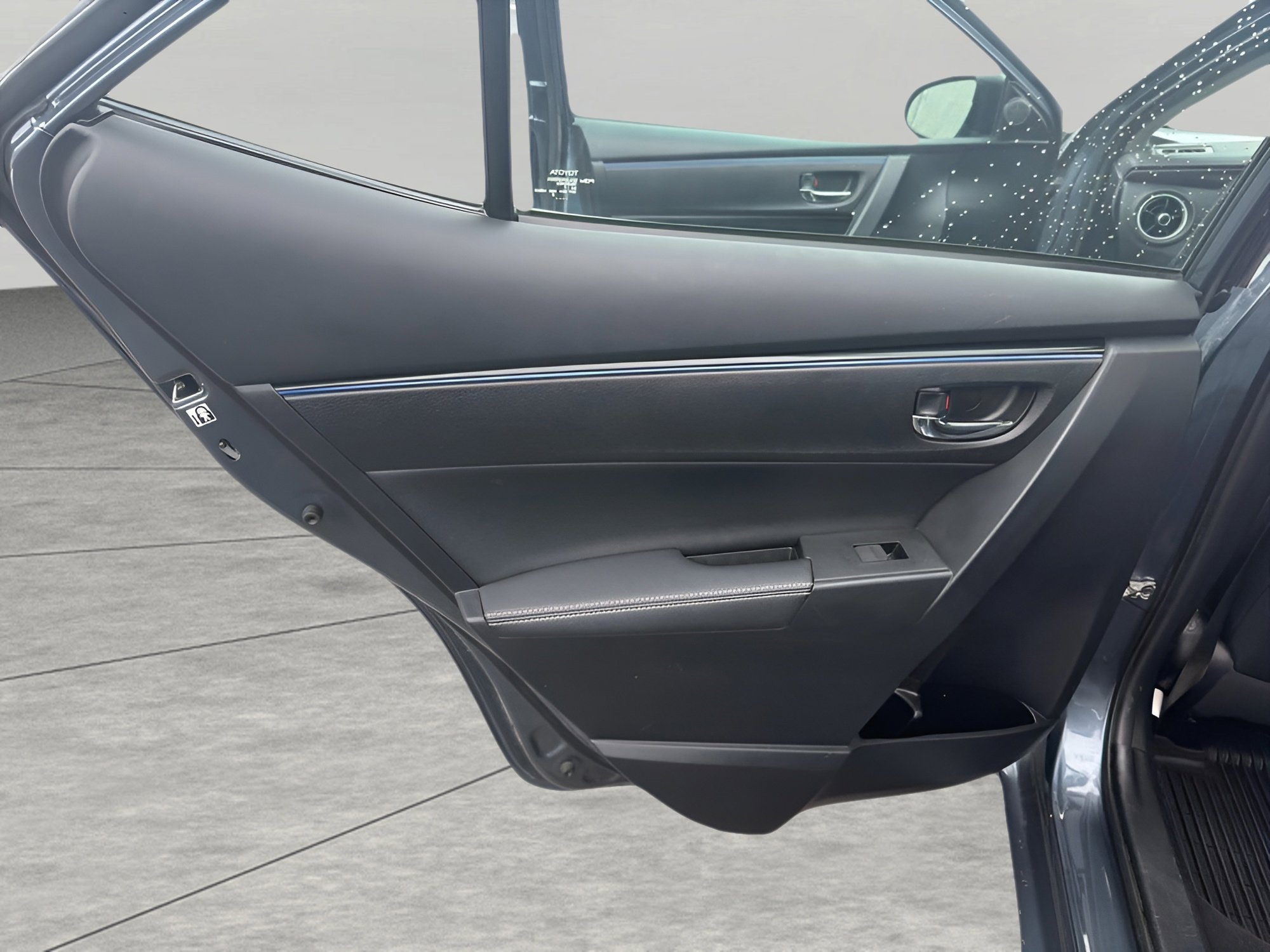 Used 2018 Toyota Corolla SE w/ SE Premium Package image 24