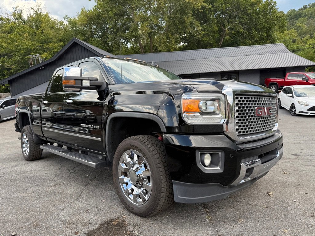 Used 2015 GMC Sierra 2500 Denali w/ Duramax Plus Package image 18