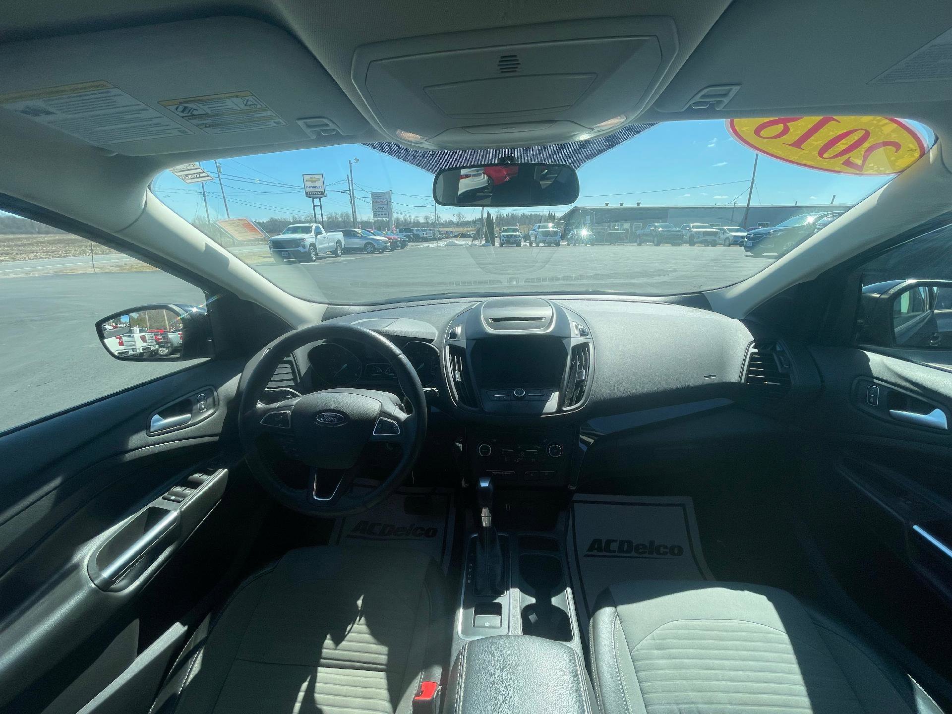 Used 2018 Ford Escape SE w/ SE Sport Appearance Package image 10