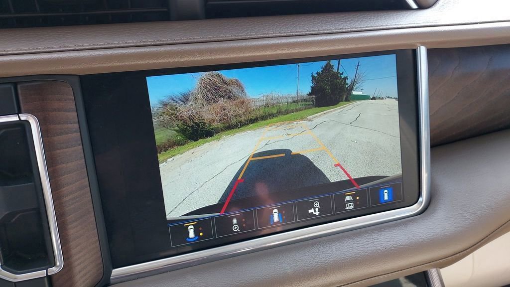 Used 2022 GMC Yukon XL Denali w/ Denali Premium Package image 32