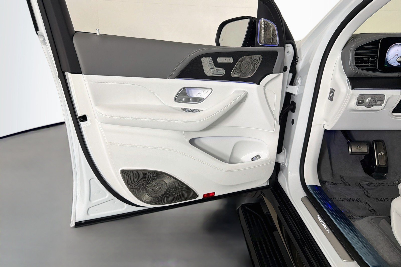 New 2026 Mercedes-Benz Maybach GLS 600 4MATIC image 25