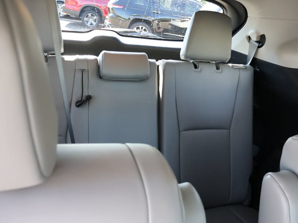 Used 2022 Toyota Highlander XLE FWD image 13