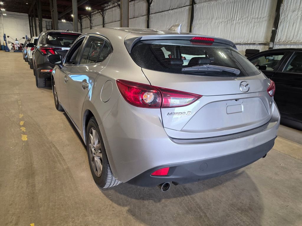Used 2015 MAZDA MAZDA3 i Grand Touring FWD image 2