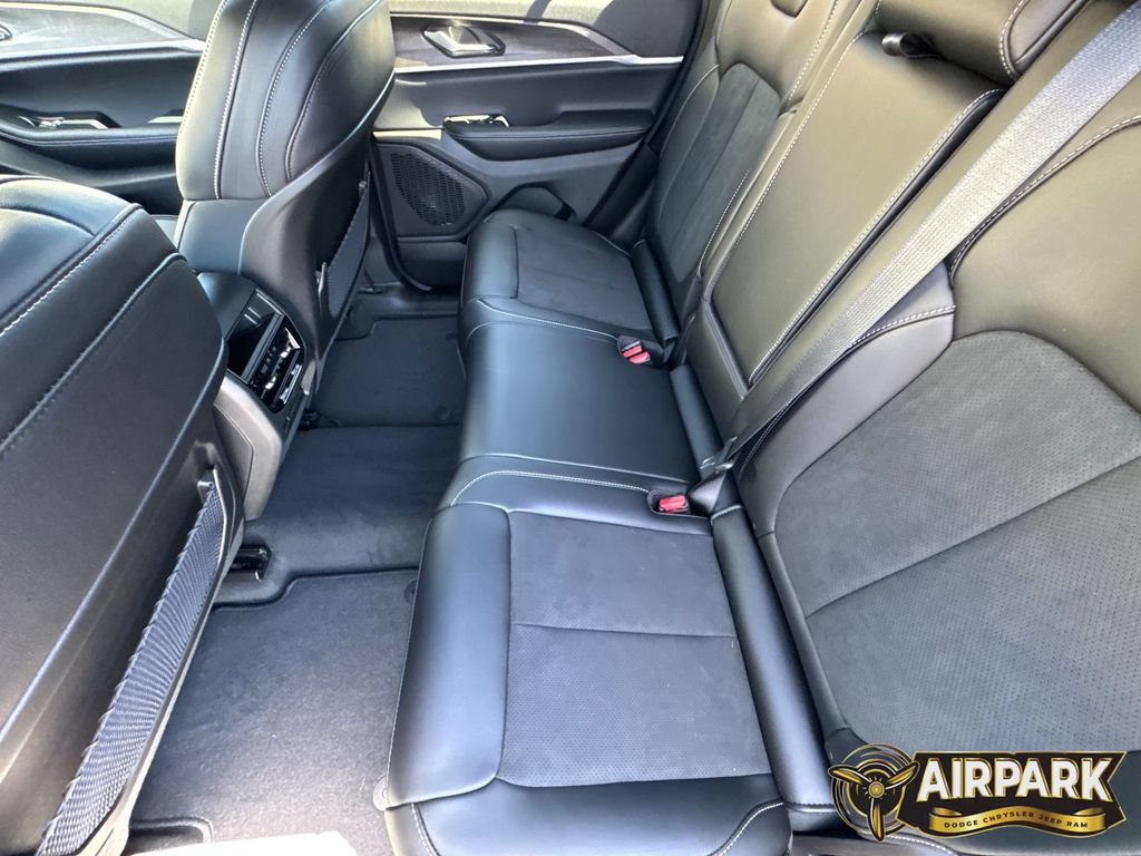 New 2026 Jeep Grand Cherokee Altitude RWD image 16