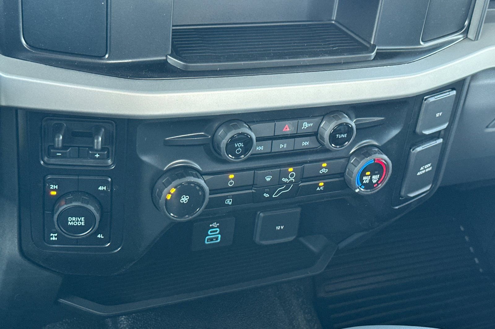 New 2026 Ford F250 XL w/ XL Chrome Package image 18
