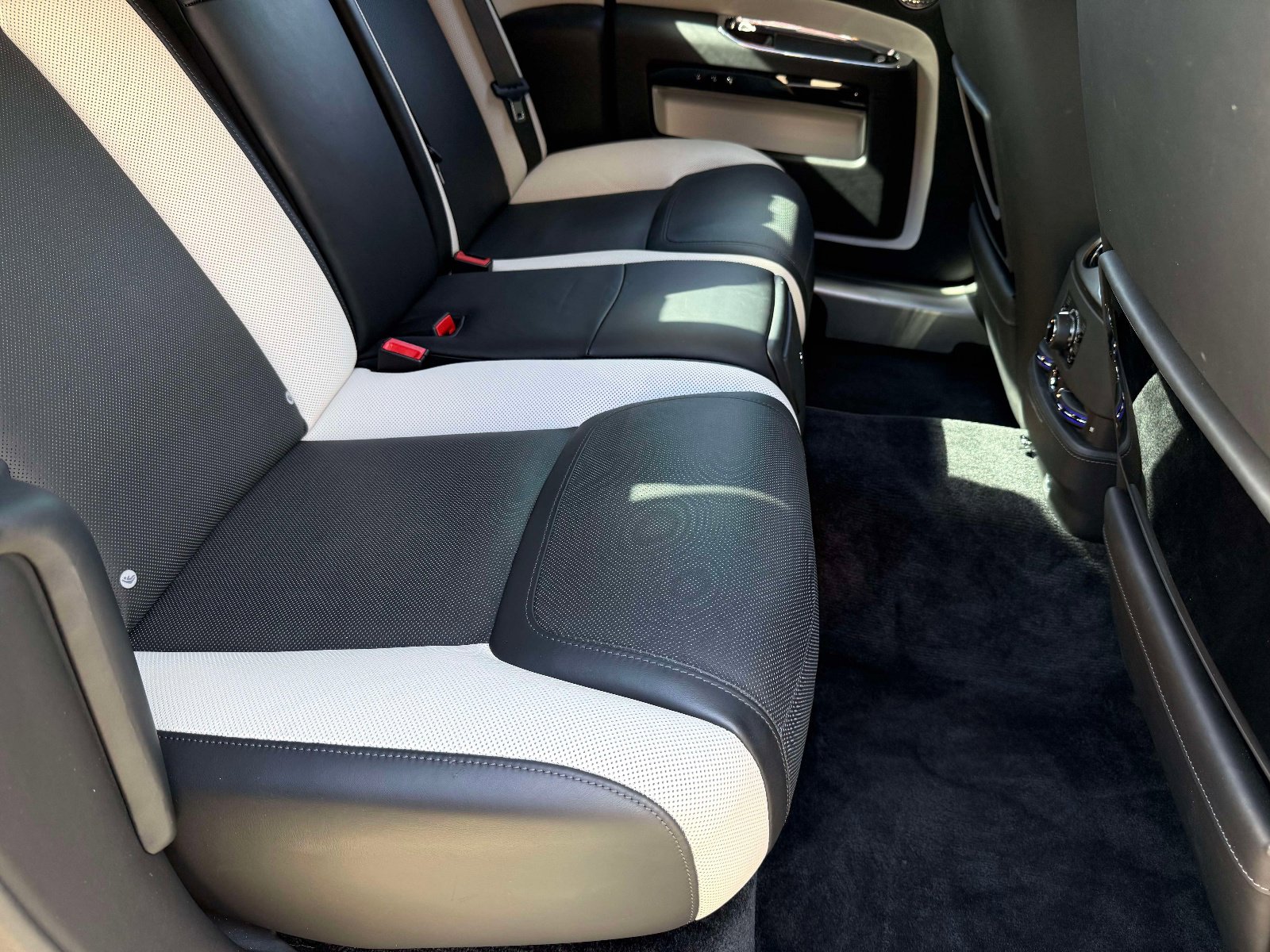 Used 2020 Rolls-Royce Ghost Black Badge image 33