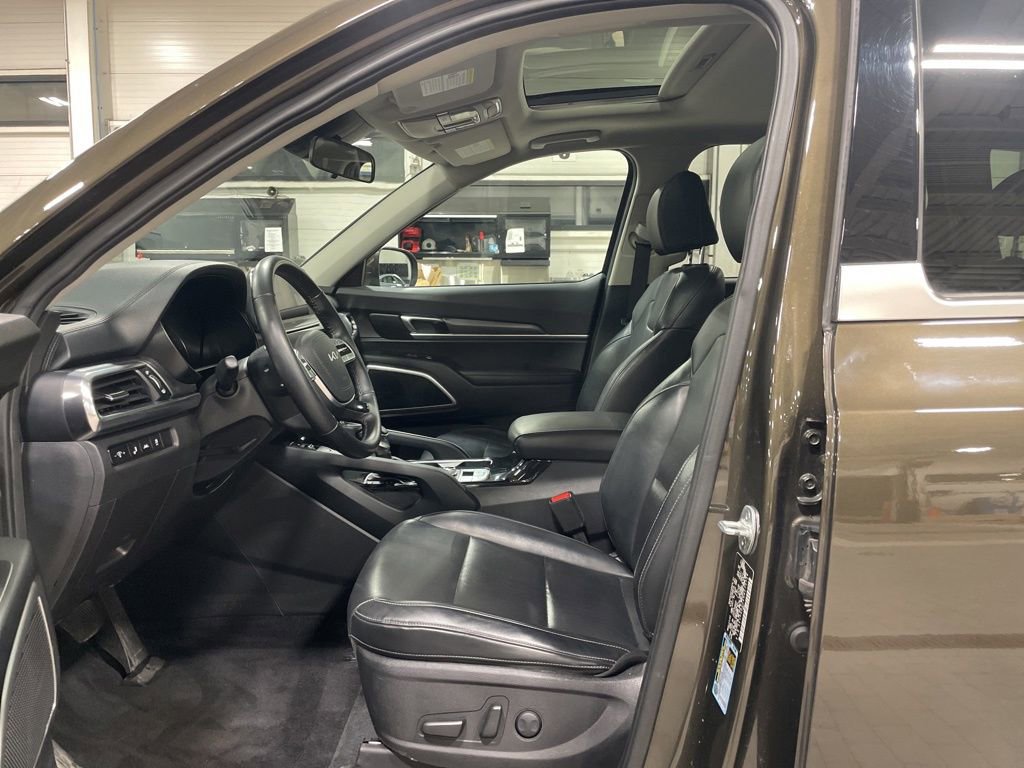 Certified 2022 Kia Telluride S image 11
