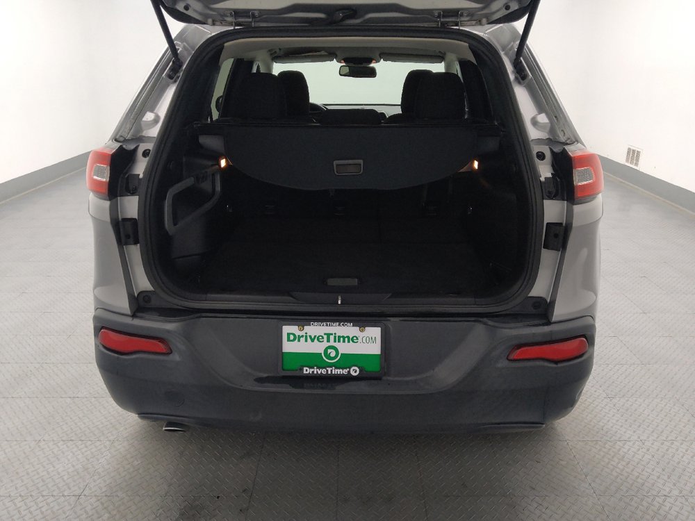 Used 2016 Jeep Cherokee Latitude FWD image 29