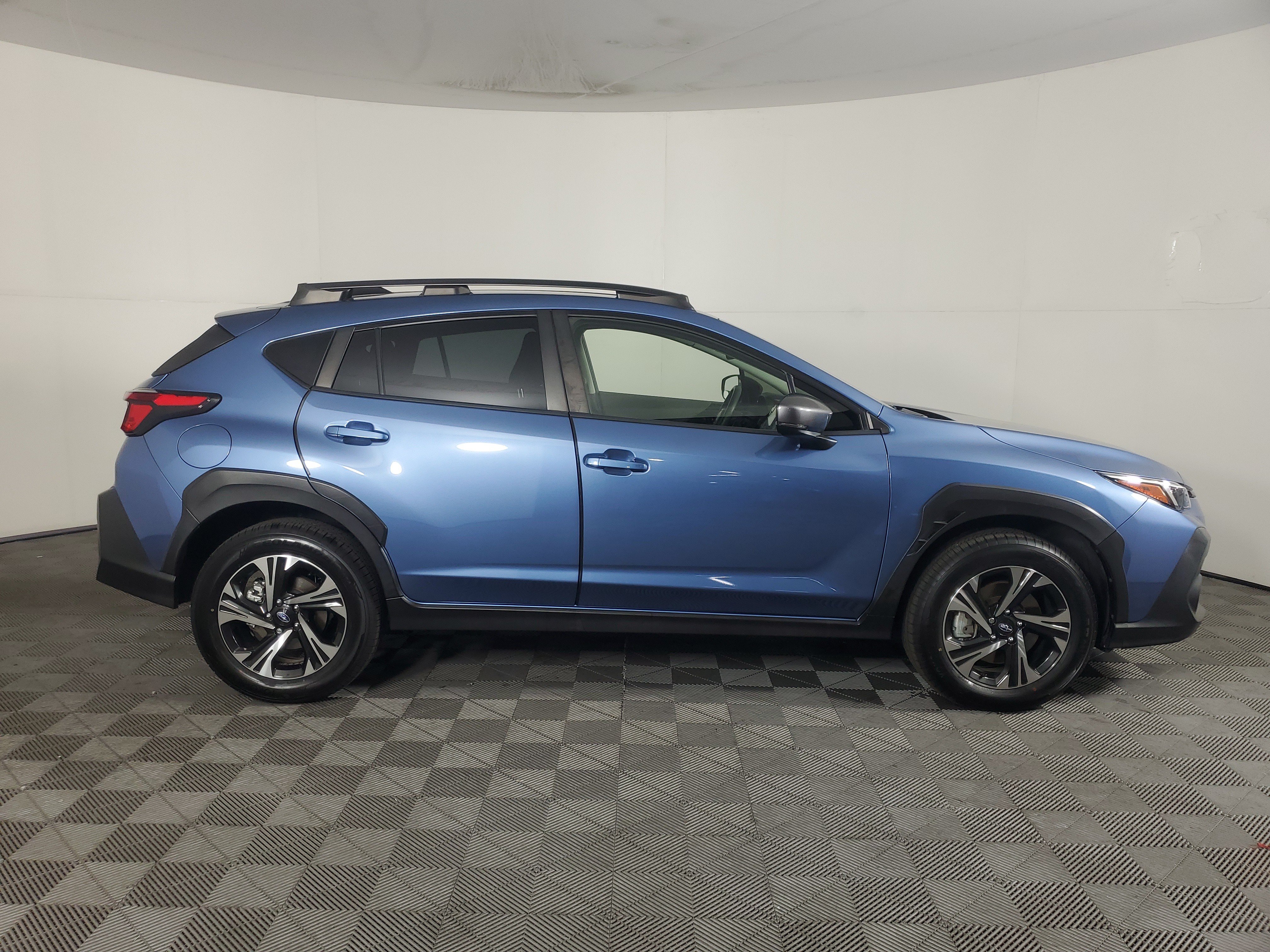 Used 2024 Subaru Crosstrek 2.0i Premium AWD/4WD image 3