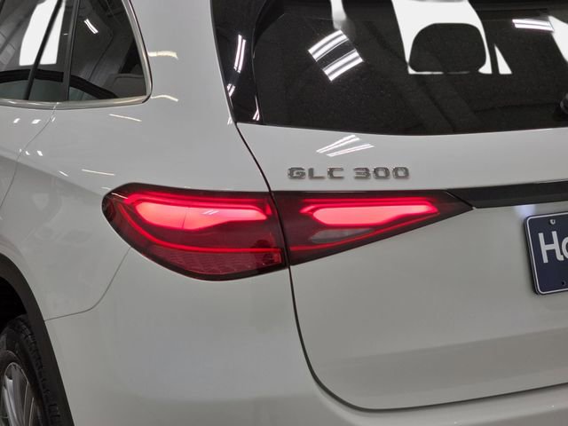 Used 2025 Mercedes-Benz GLC 300 4MATIC image 34