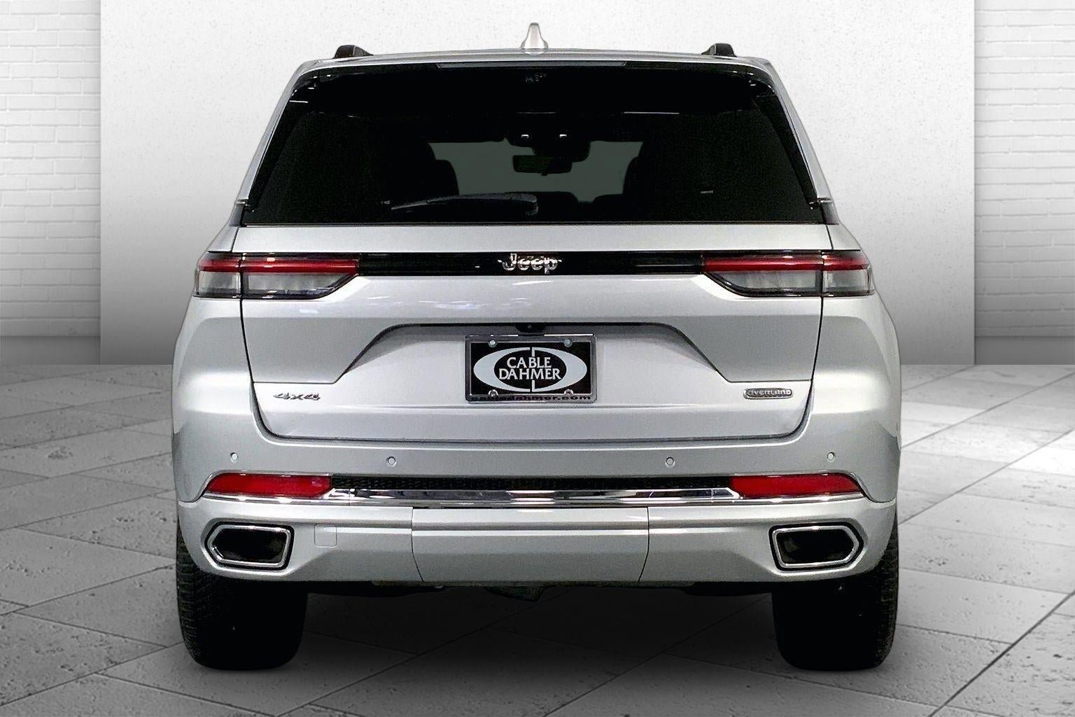 Used 2022 Jeep Grand Cherokee Overland w/ Luxury Tech Group IV image 3