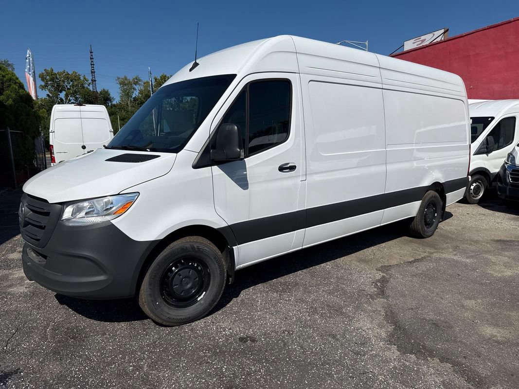 Used 2025 Mercedes-Benz Sprinter 2500 image 2