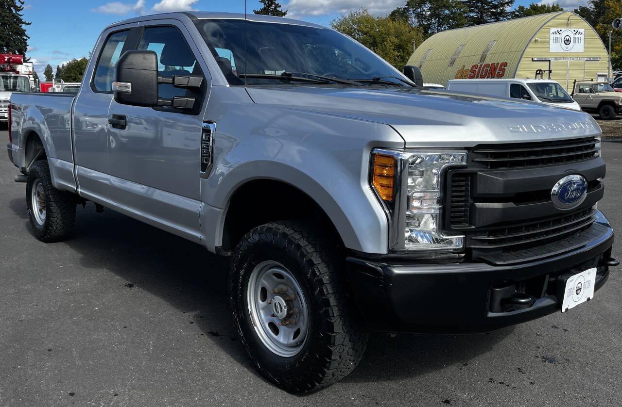 Used 2017 Ford F250 XL w/ Power Equipment Group AWD/4WD image 3