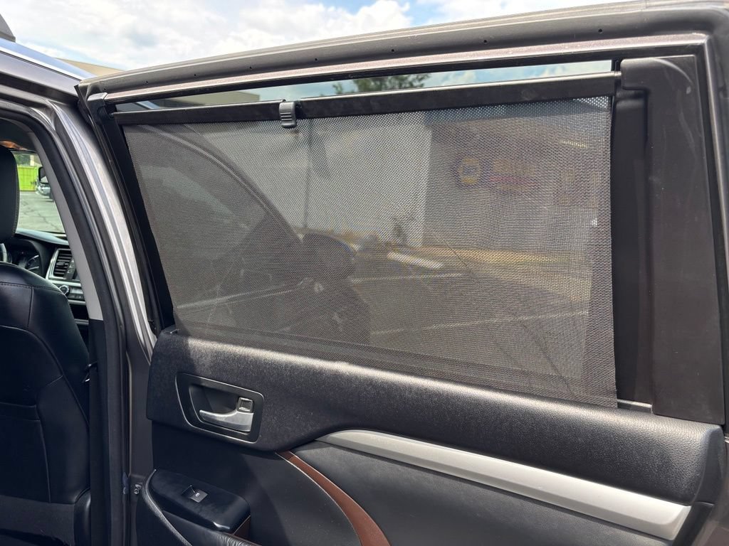 Used 2014 Toyota Highlander XLE FWD image 31
