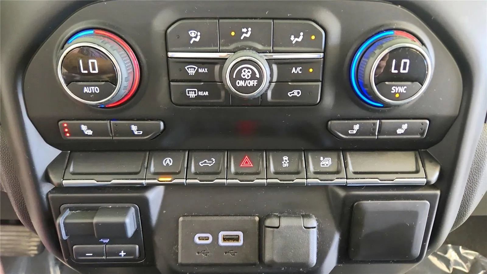 Used 2021 Chevrolet Silverado 1500 LT AWD/4WD image 29