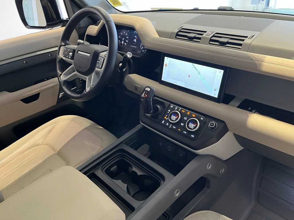 Certified 2020 Land Rover Defender 110 S AWD/4WD image 32