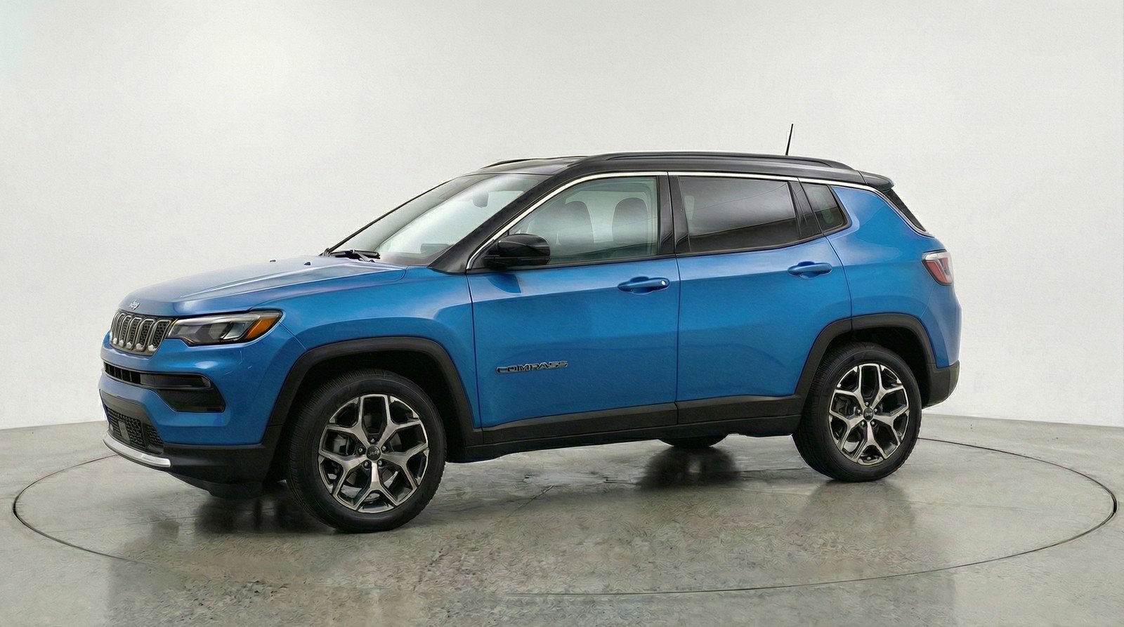 Used 2025 Jeep Compass Limited AWD/4WD image 3