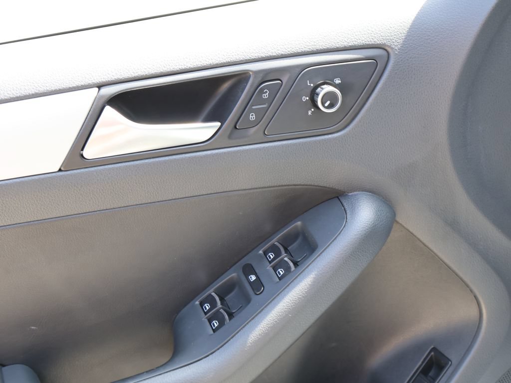 Used 2014 Volkswagen Jetta SE FWD image 20