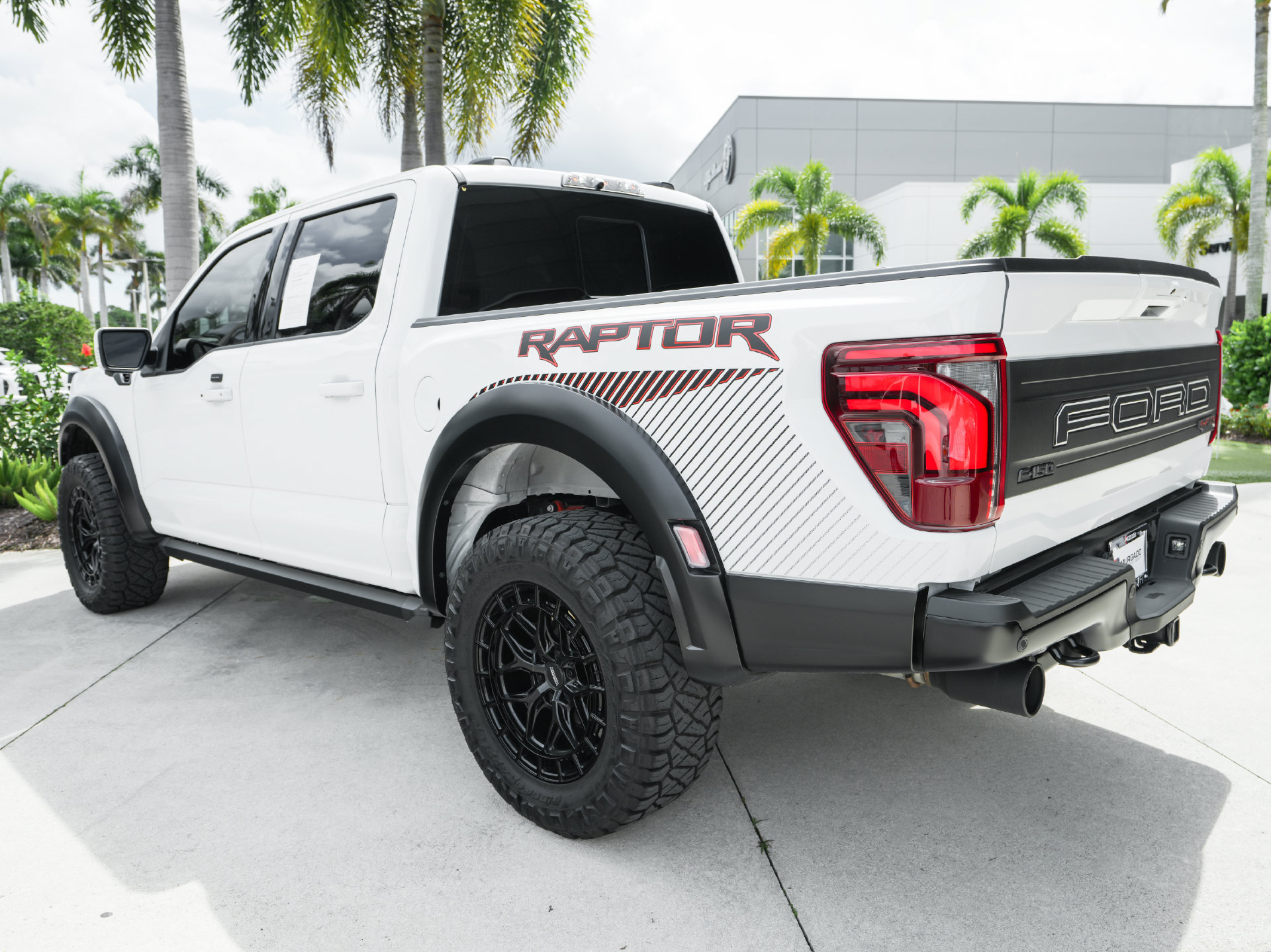 Used 2025 Ford F150 Raptor AWD/4WD image 32