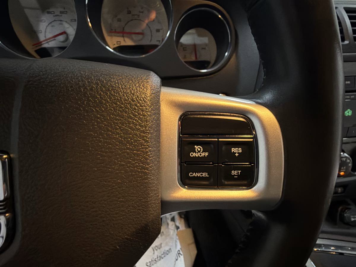 Used 2011 Dodge Challenger RWD image 17
