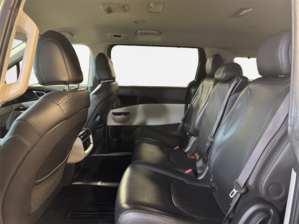 Certified 2024 Kia Carnival EX image 24