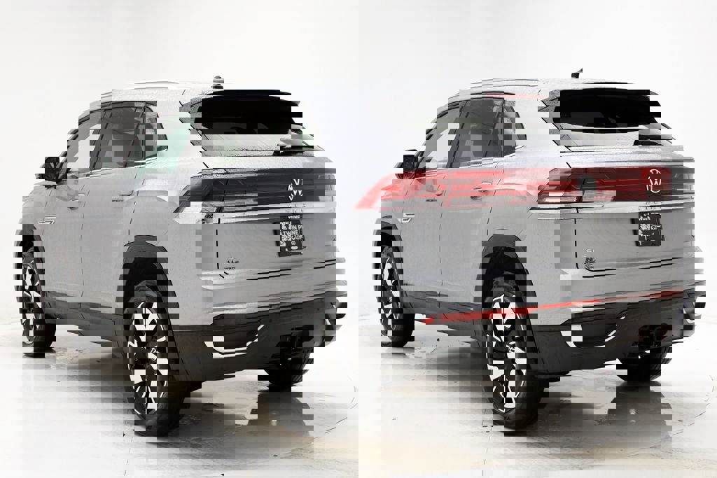 Used 2025 Volkswagen Atlas Cross Sport SE image 7