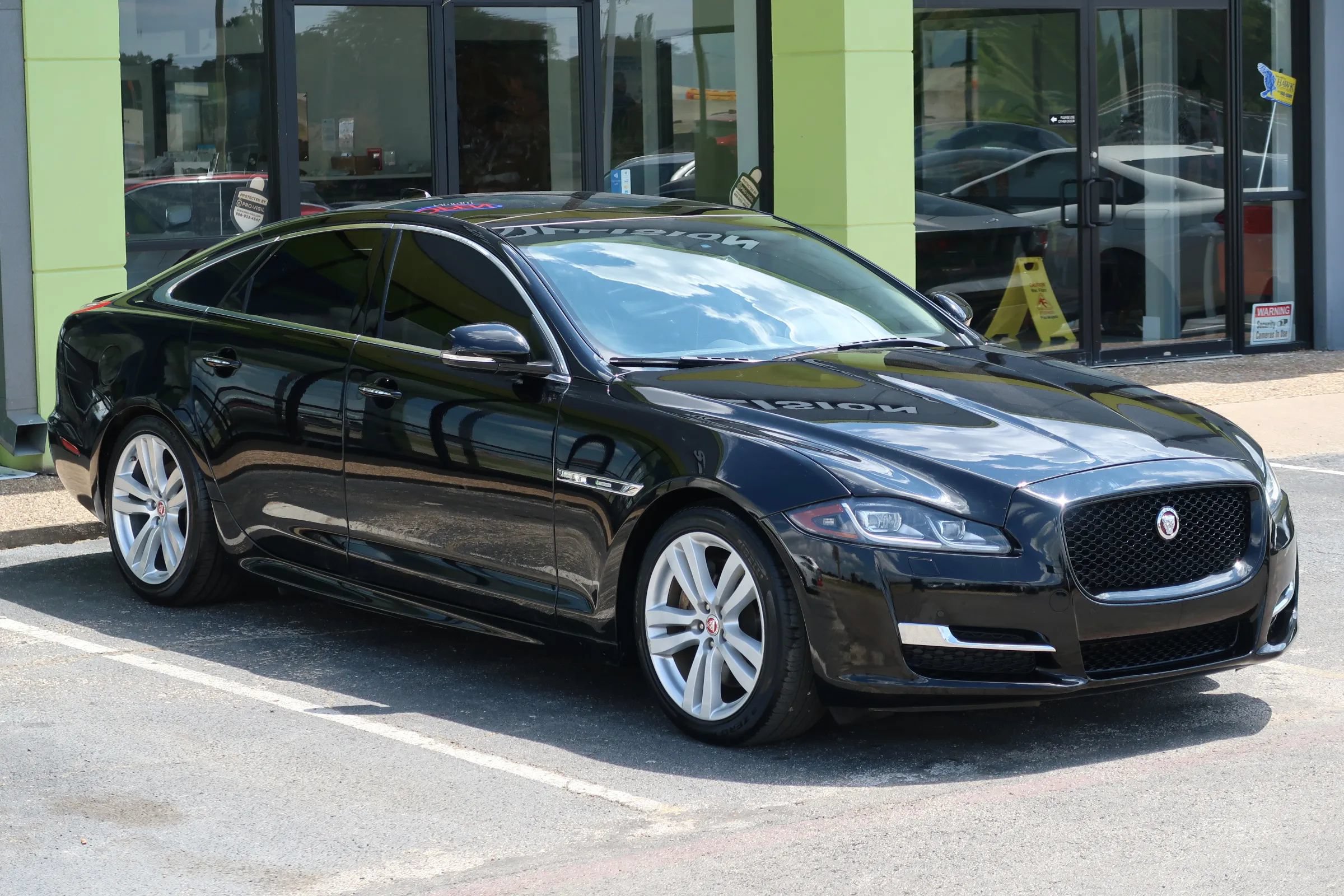 Used 2017 Jaguar XJ R-Sport RWD image 4
