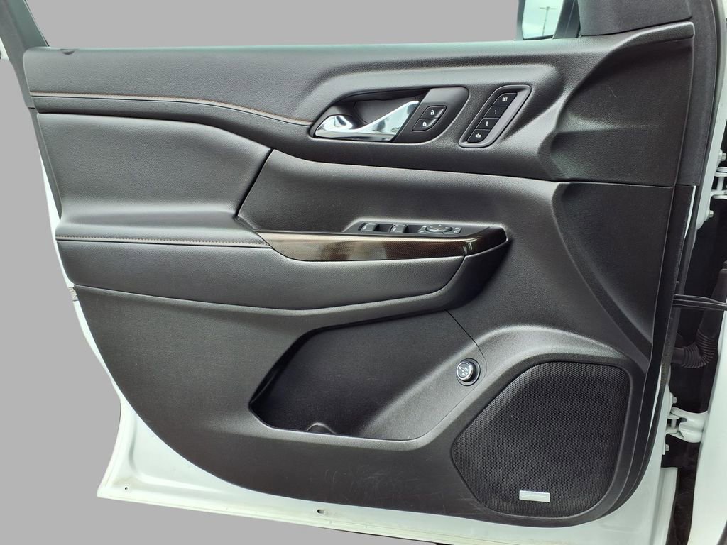 Used 2023 GMC Acadia AT4 w/ Technology Package image 17