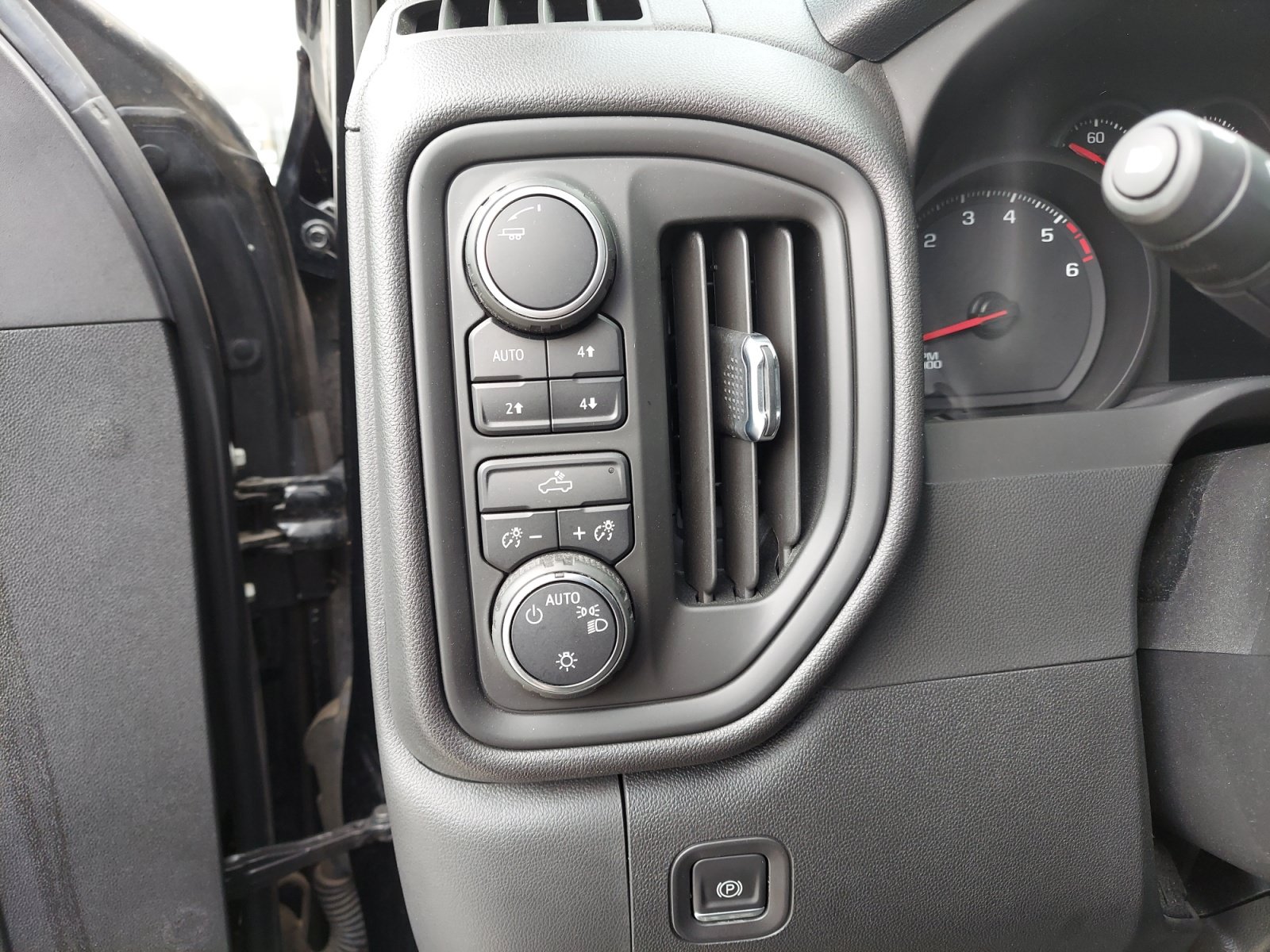 Used 2022 Chevrolet Silverado 1500 Custom Trail Boss w/ LPO, Dark Essentials Package AWD/4WD image 25