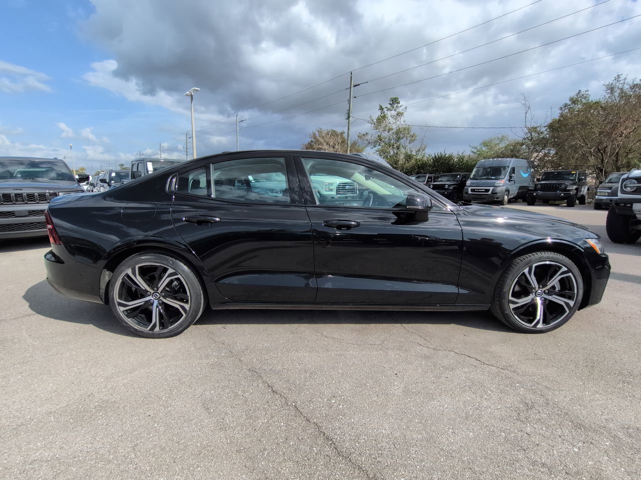 Used 2024 Volvo S60 B5 Plus AWD/4WD image 4