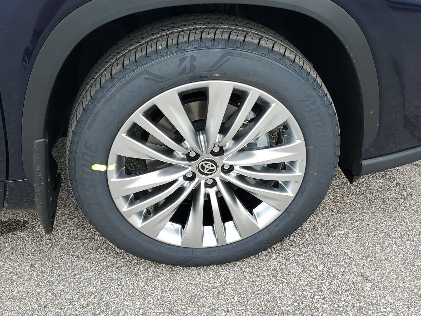 New 2026 Toyota Highlander Platinum AWD/4WD image 6