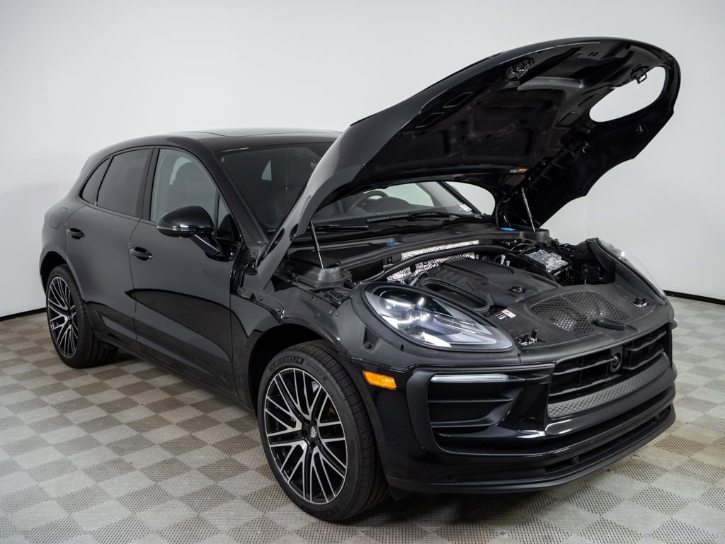 Certified 2025 Porsche Macan image 34