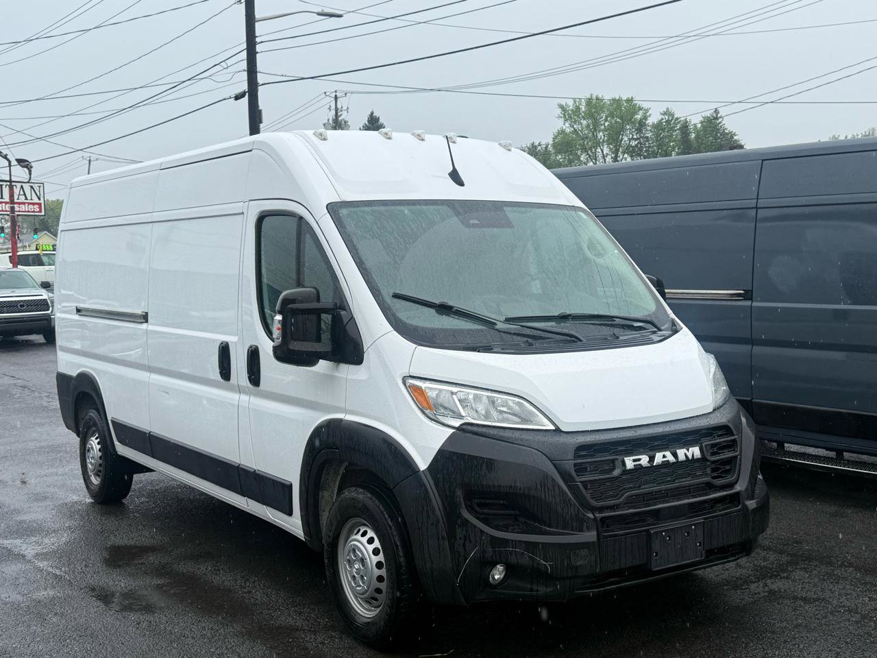 Used 2025 RAM ProMaster 2500 w/ Convenience Group FWD image 2