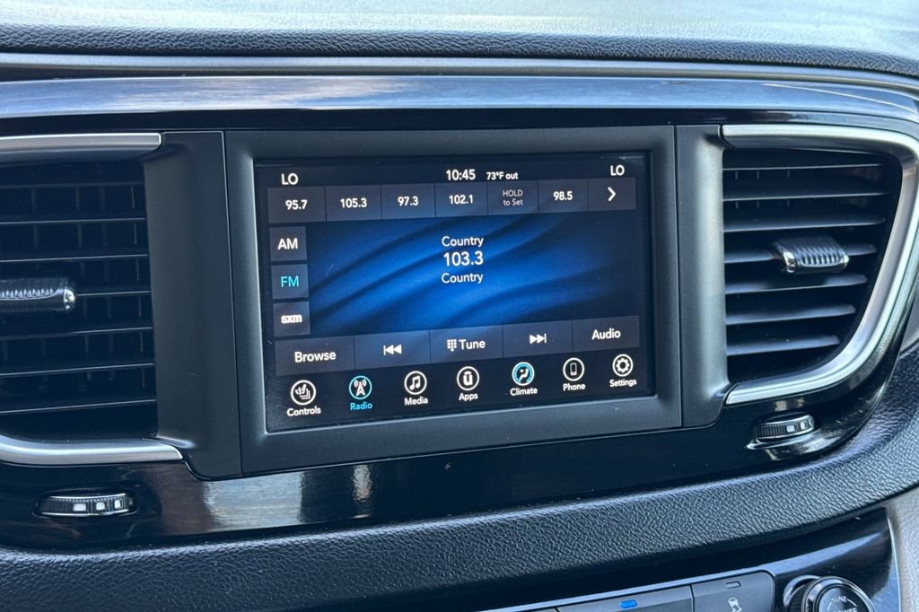 Used 2020 Chrysler Pacifica Touring-L image 16