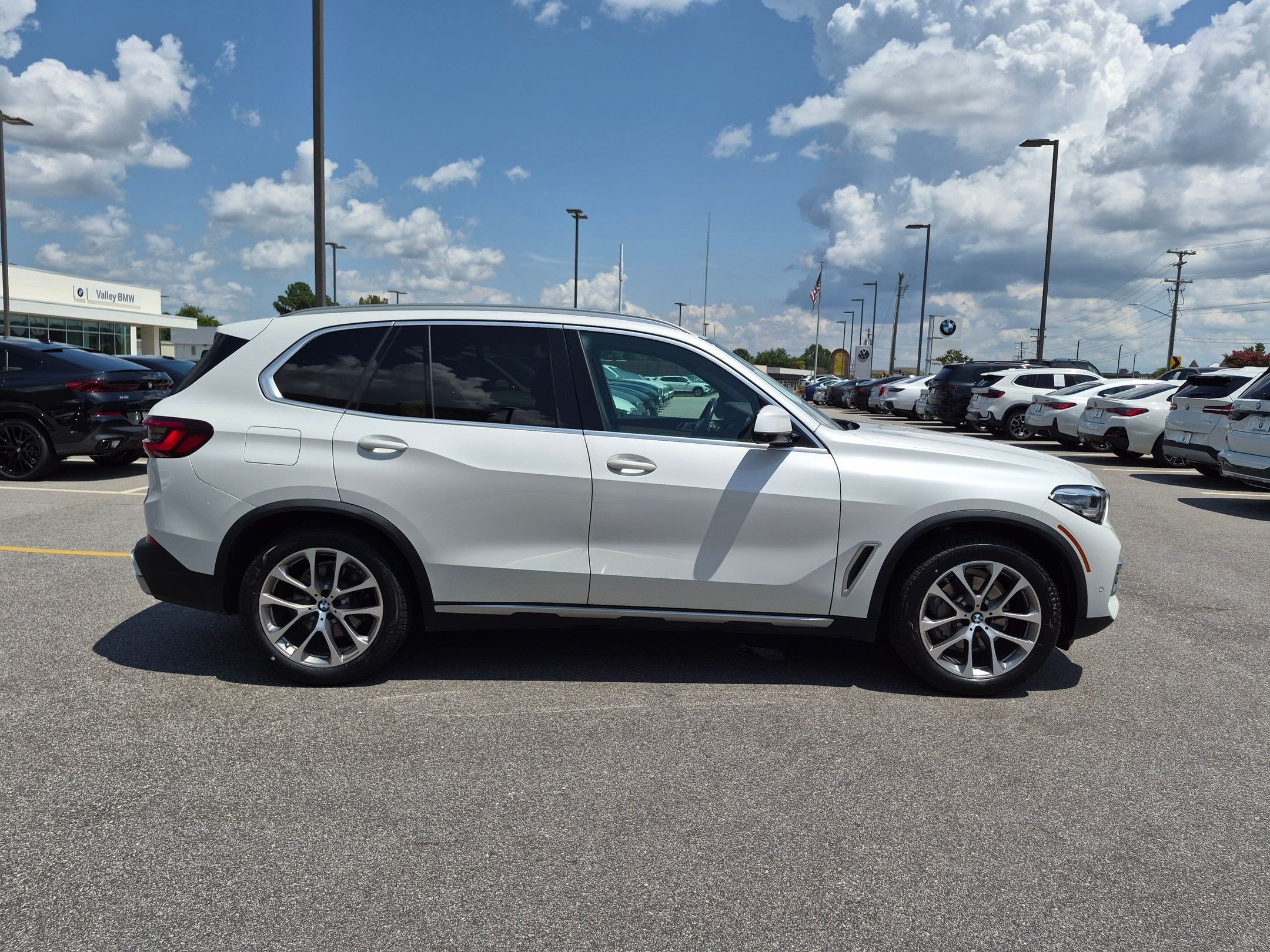 Used 2020 BMW X5 sDrive40i w/ Premium Package RWD image 2