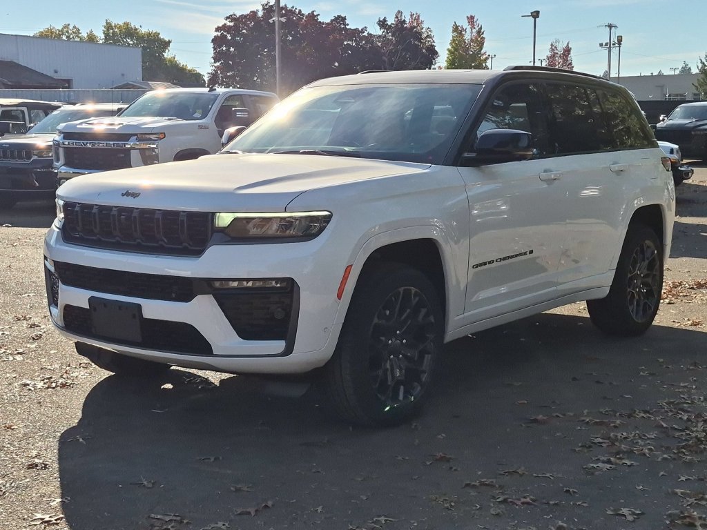 New 2027 Jeep Grand Cherokee Summit AWD/4WD image 3