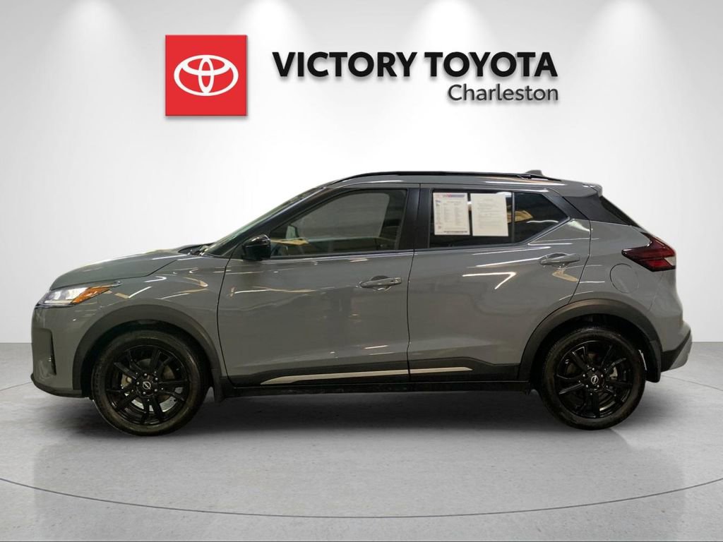 Used 2023 Nissan Kicks SR w/ SR Premium Package FWD image 2