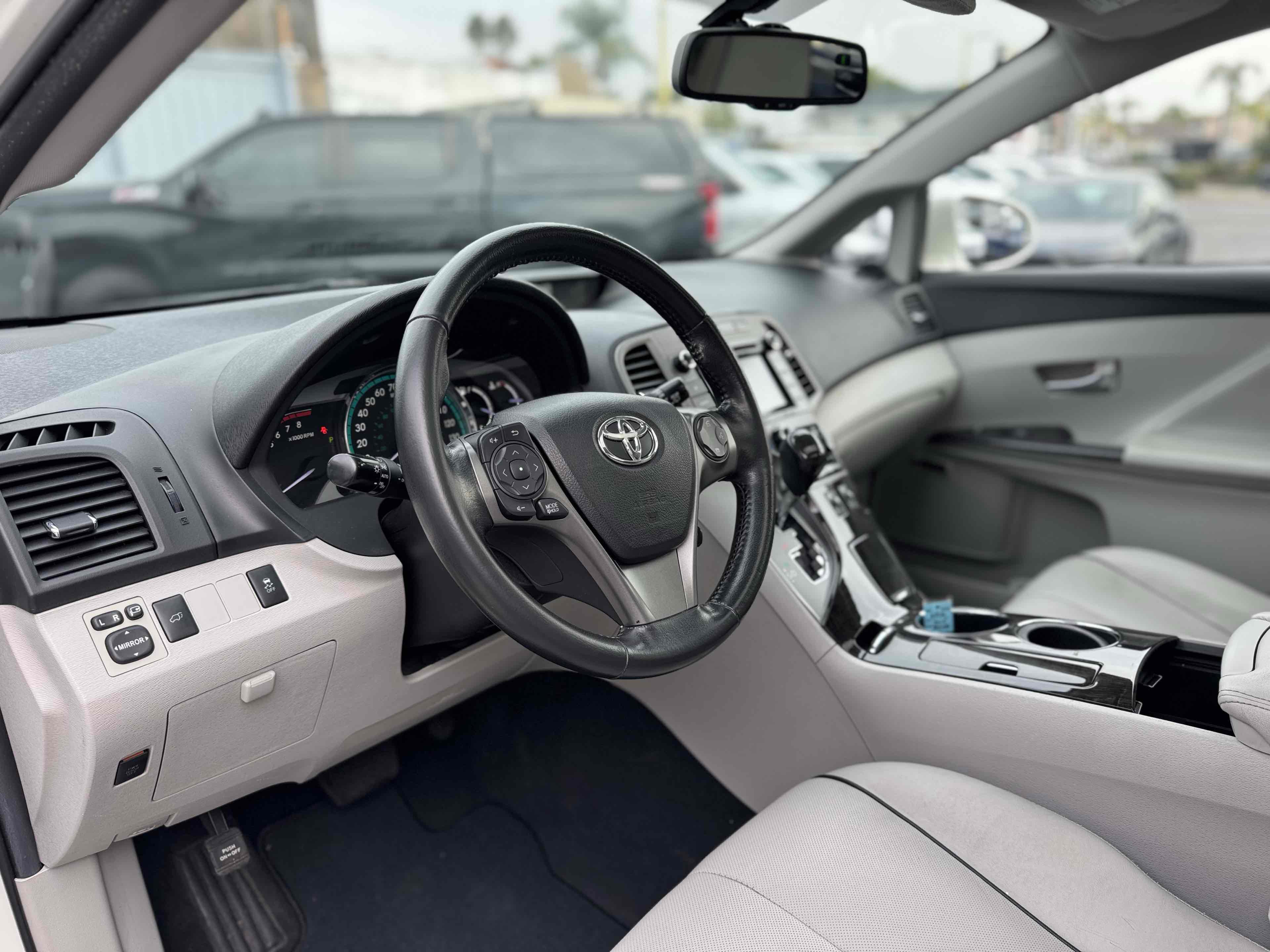 Used 2015 Toyota Venza XLE w/ XLE Premium Package image 10