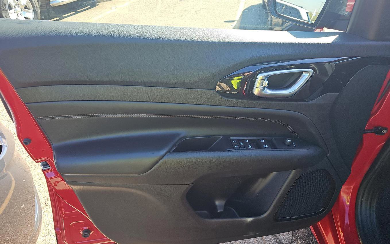 Used 2022 Jeep Compass Limited image 9