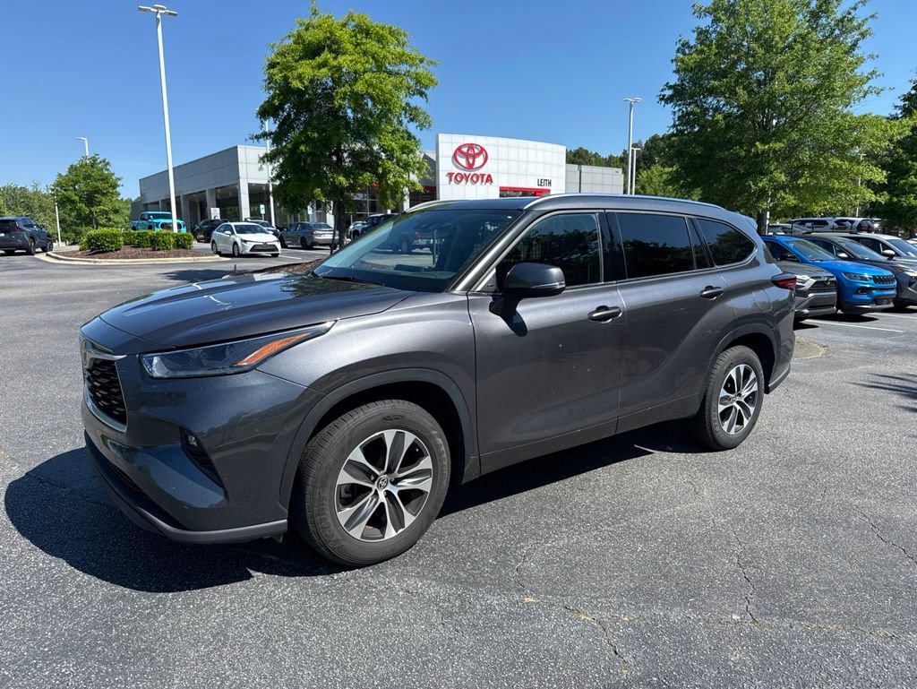 Used 2021 Toyota Highlander XLE
