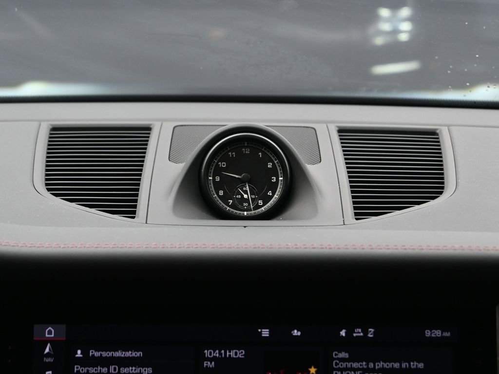 Certified 2023 Porsche Macan image 23